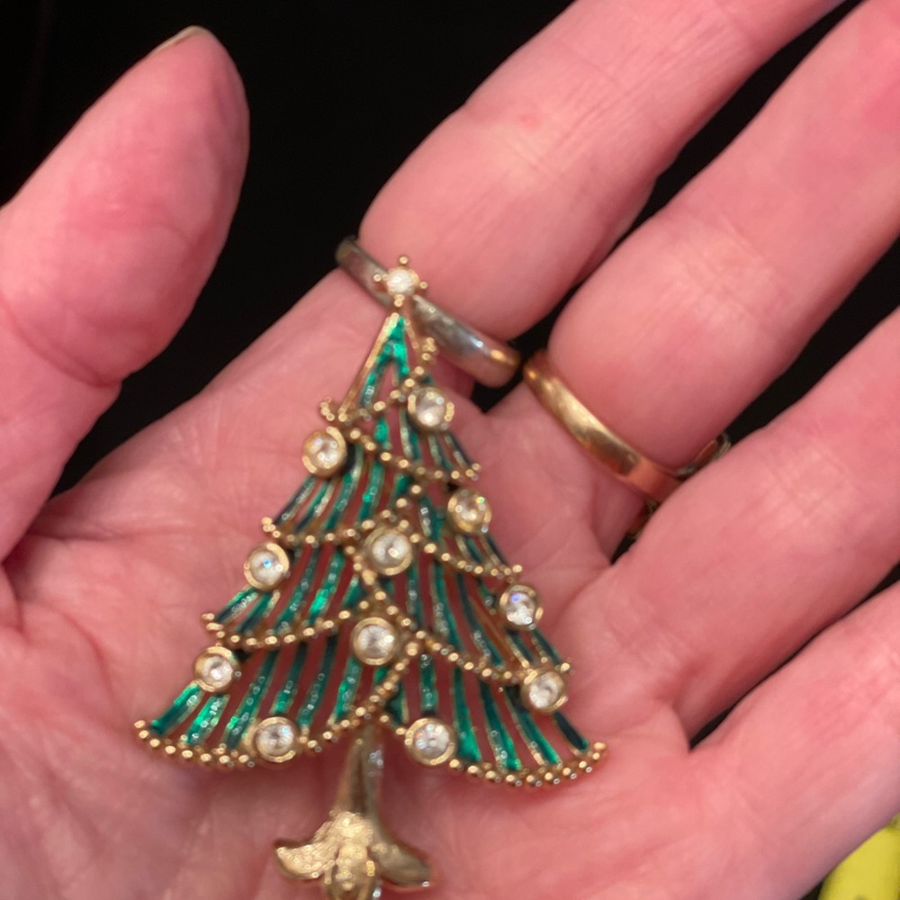 Gold and Green Christmas Tree Brooch - Picture 2 of 4